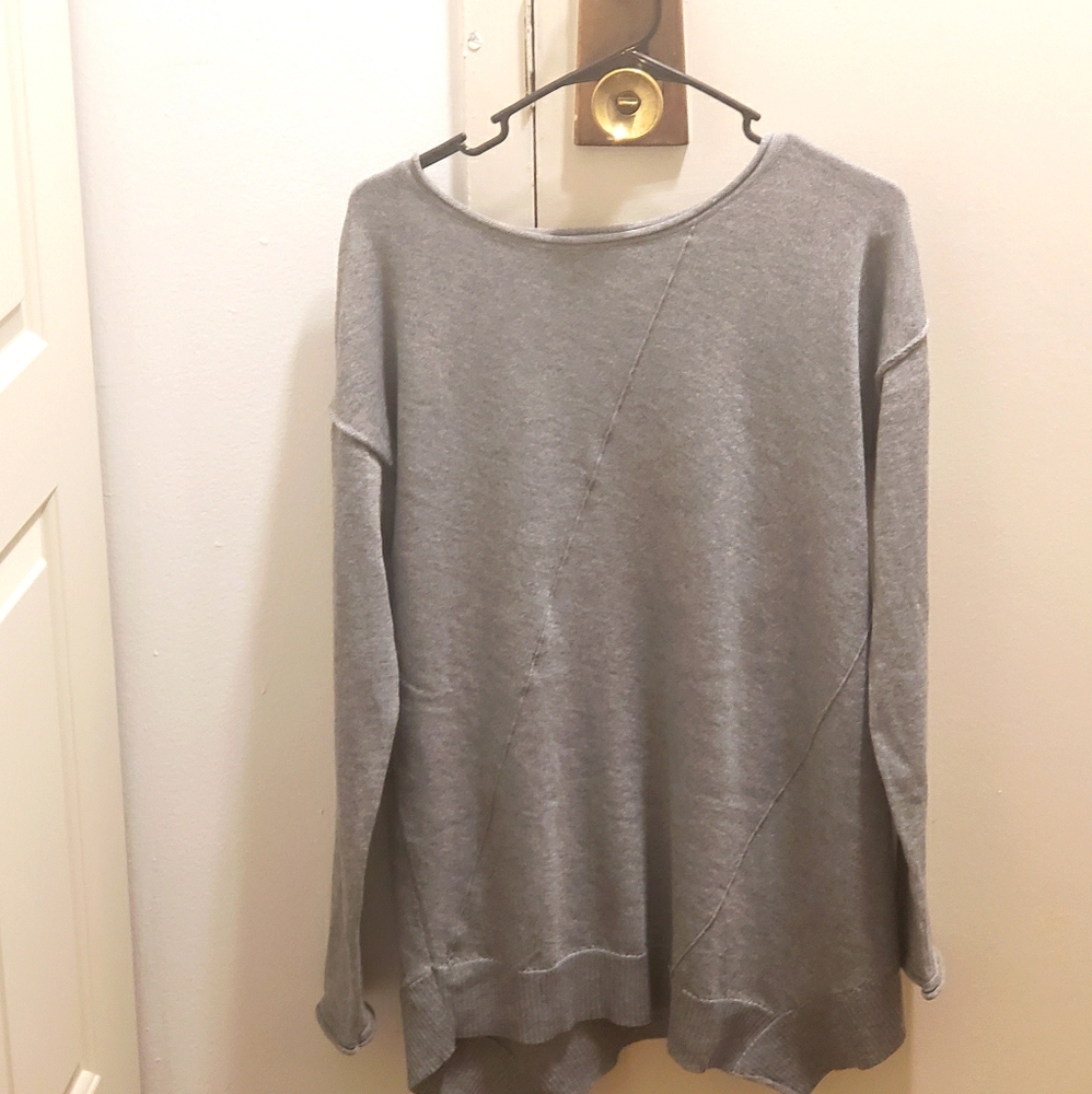 Vervi ami long sleeve sweater, size medium,gray
